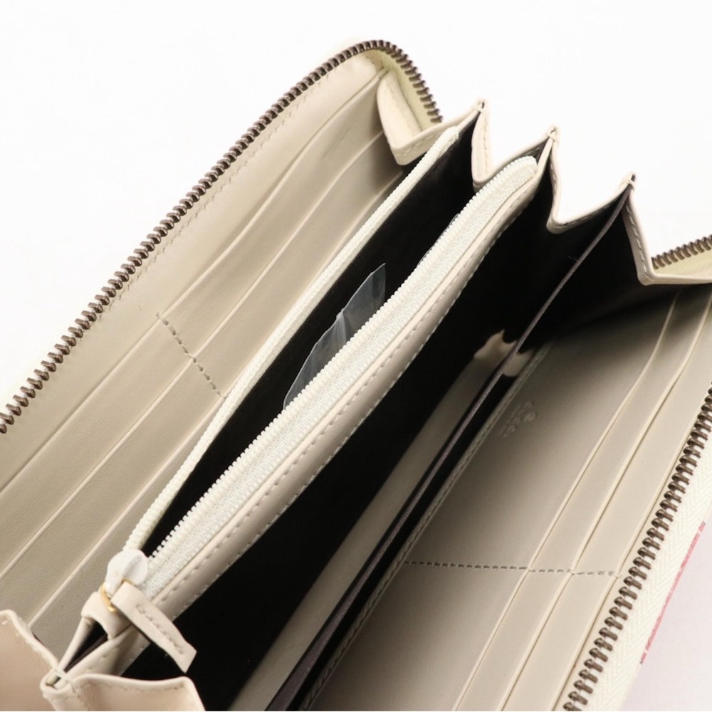 GUCCI GG Marmont Trompe-l'œil Clutch in Off-White Leather - Picture 6 of 8